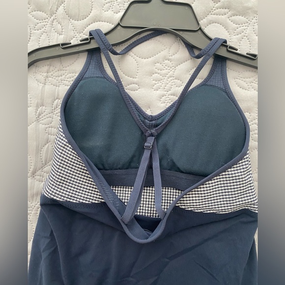 Like new Lululemon size 4 tank - Picture 5 of 5